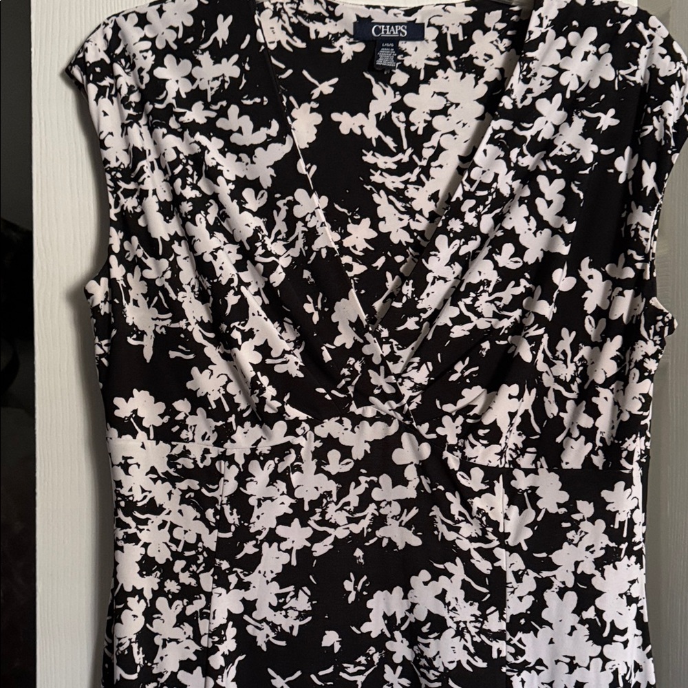 Chaps Black & White Floral V-Neck Sleeveless Tunic